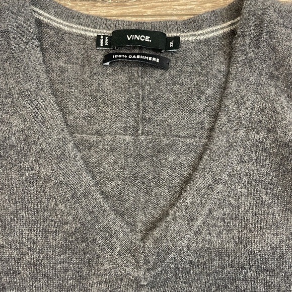 VINCE 100% Cashmere V-Neck Grey Sweater - Picture 2 of 3
